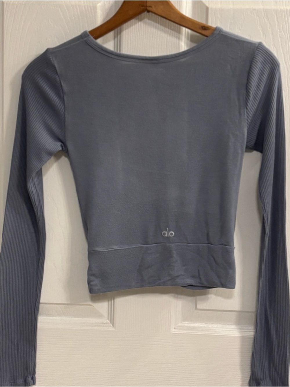 Alo Yoga Cover Long Sleeve Twist Front Cropped Top Slate Blue Small - Picture 2 of 9